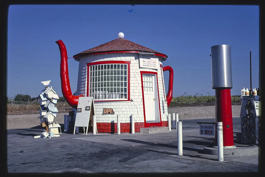 Teapot Dome gas station, Zillah, Washington