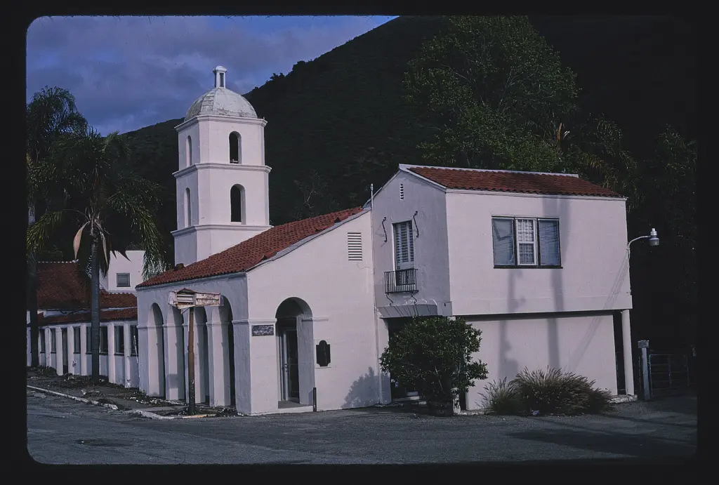 Motel Inn (1925) ("first motel"), horizontal view, Route 101, San Luis Obispo, California