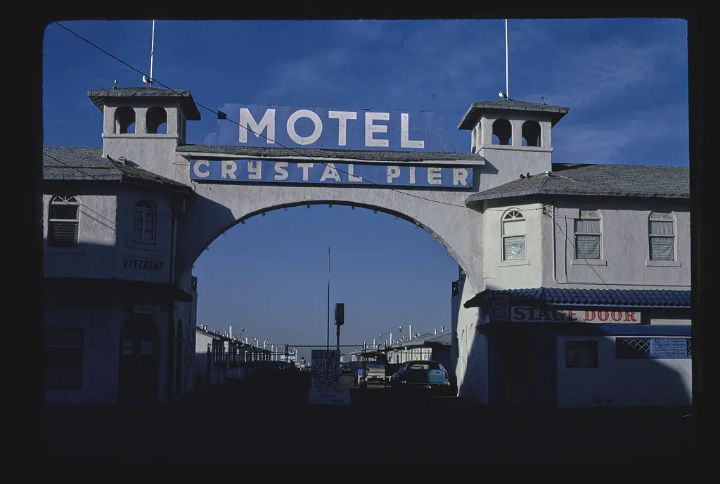 Motel Crystal Pier, entrance, Pacific Beach, California